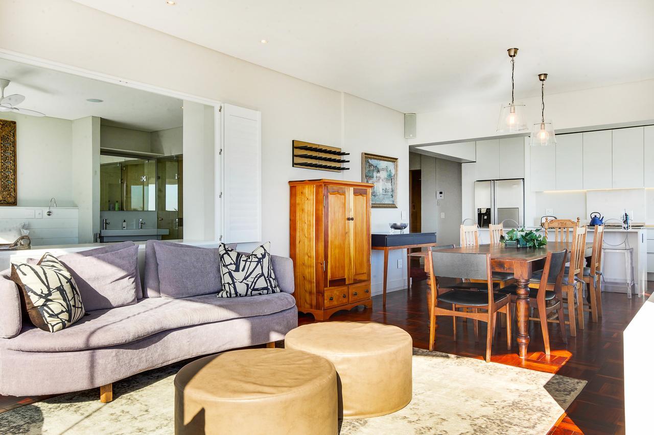 Backup Powered Sea View Apartment On The Promenade Kaapstad Buitenkant foto