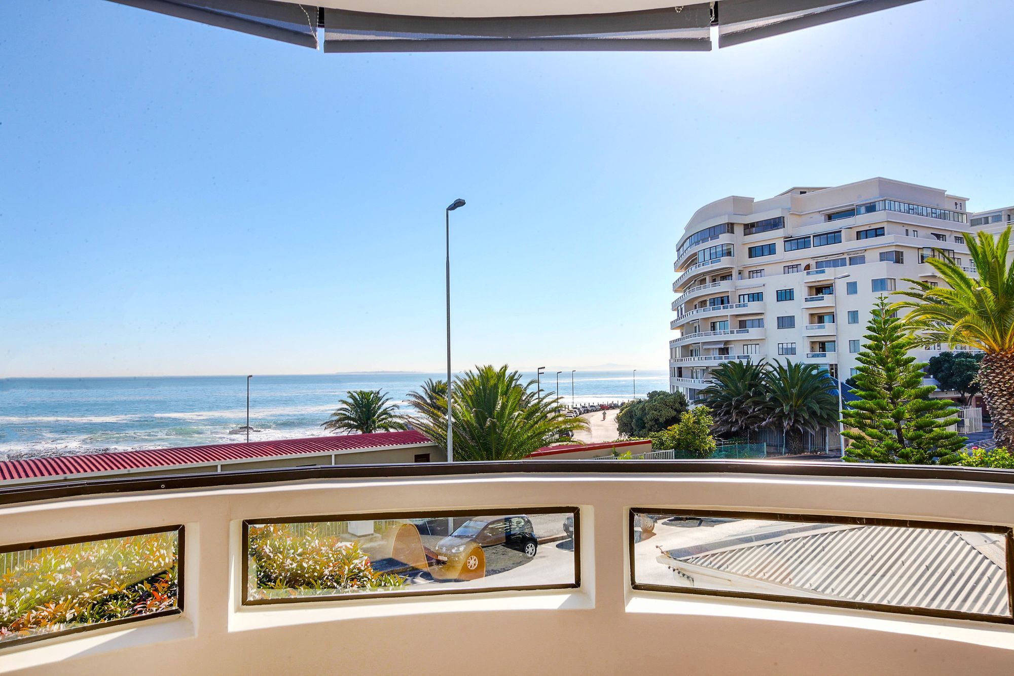Backup Powered Sea View Apartment On The Promenade Kaapstad Buitenkant foto