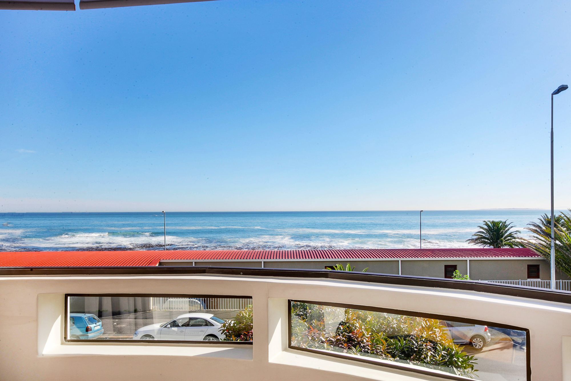 Backup Powered Sea View Apartment On The Promenade Kaapstad Buitenkant foto