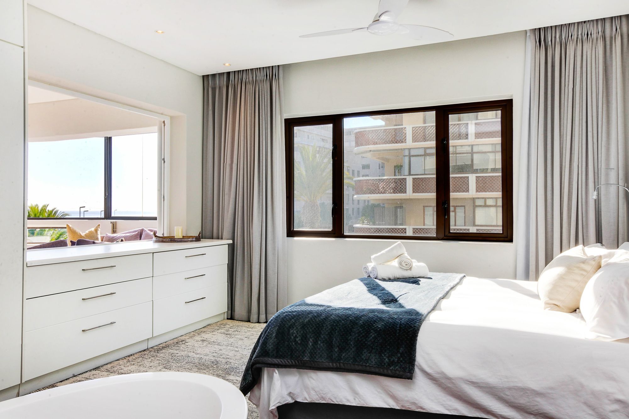 Backup Powered Sea View Apartment On The Promenade Kaapstad Buitenkant foto