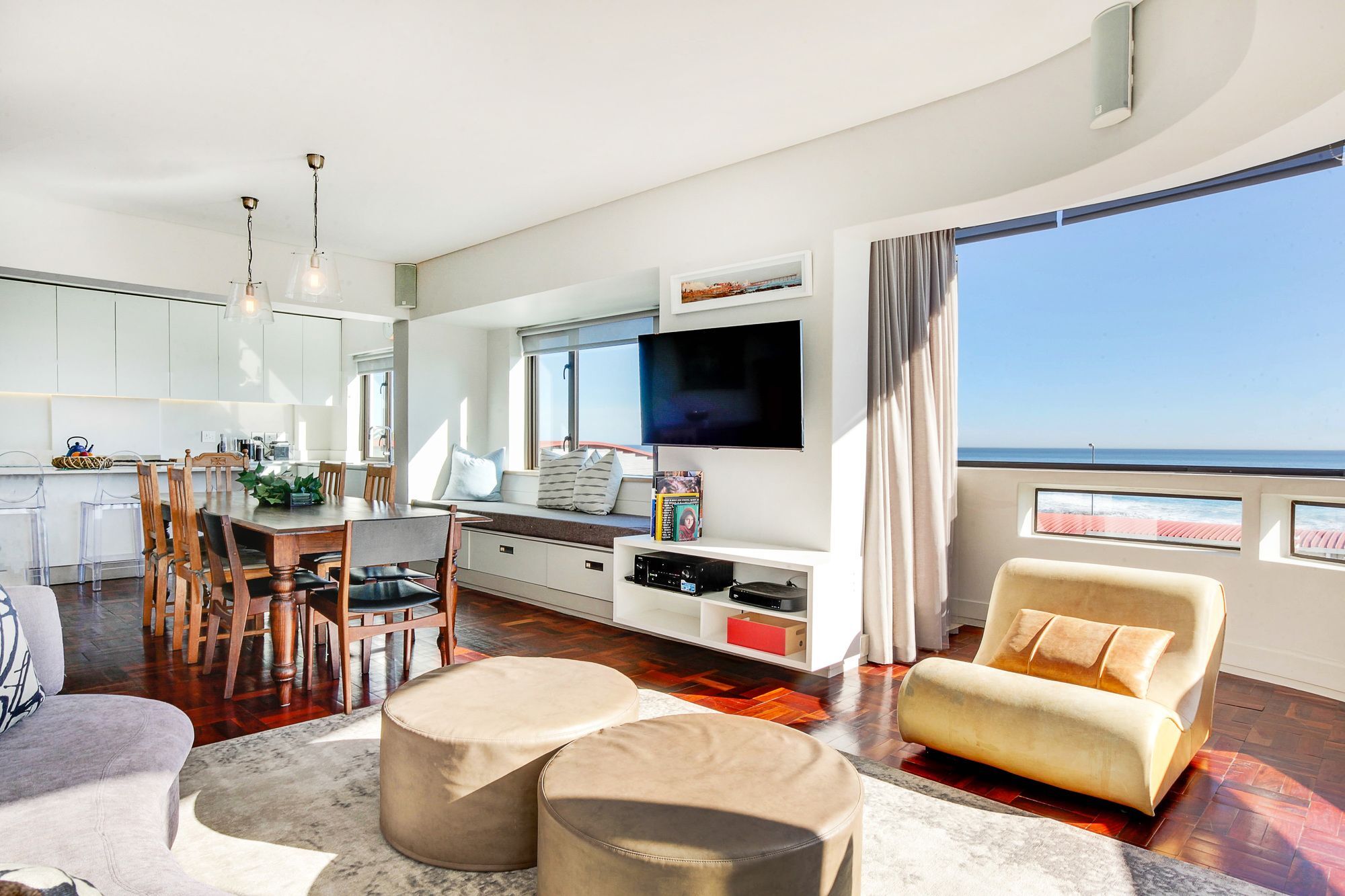 Backup Powered Sea View Apartment On The Promenade Kaapstad Buitenkant foto